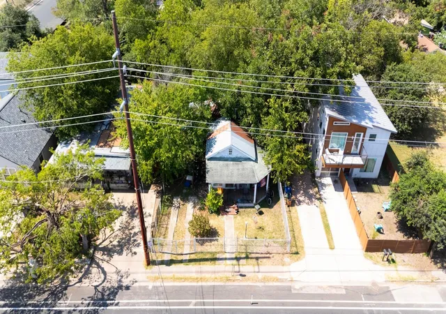 3rd image of 2907 E 5Th St, Austin, TX 78702 | MLS# 2450160