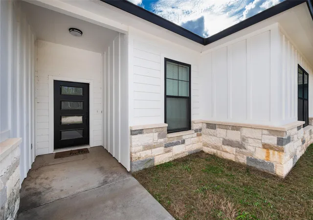 Photo 2 of Single family home for sale at 108 W Keomuku Ln, Bastrop, TX 78602 | MLS# 8897529 | Listing updated on 2026-07-28