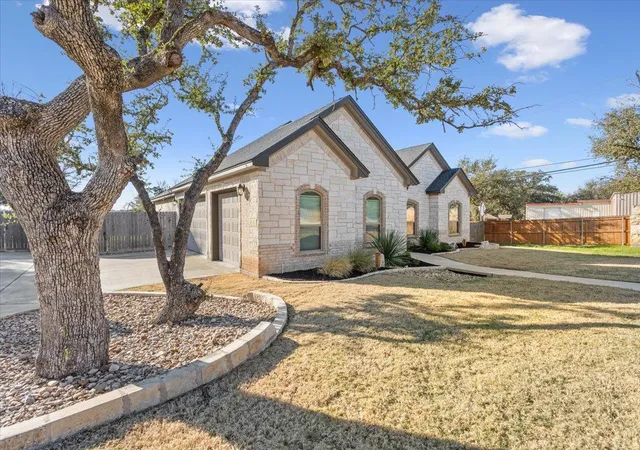 Homes for sale in Belton, TX | 102 Rancho Del Lago Ln, Belton, TX 76513 | MLS# 2756958