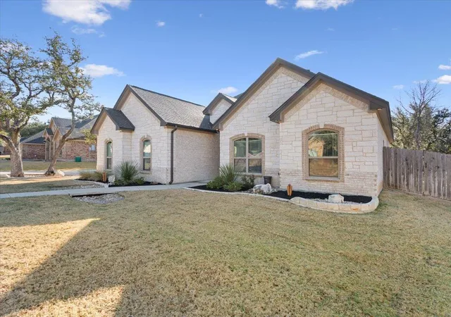 Homes for sale in Belton, TX | 102 Rancho Del Lago Ln, Belton, TX 76513 | MLS# 2756958