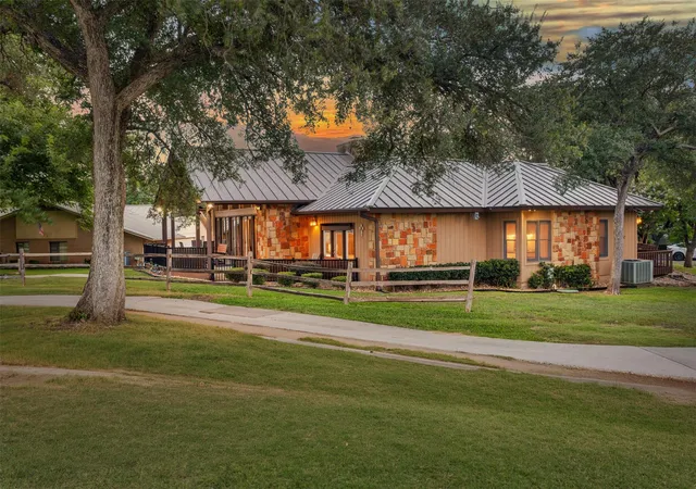 Homes for sale in Horseshoe Bay, TX | 624 Hi Stirrup, Horseshoe Bay, TX 78657 | MLS# 1997204