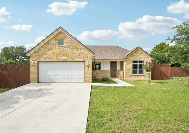 Photo 2 of Sale Pending at 6 Round Blf Cir, Wimberley, TX 78676 | MLS# 7601652 | Listing updated on 2026-09-17