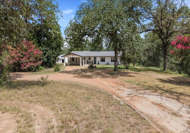 3rd image of 28 Lost Pines Ave, Bastrop, TX 78602 | MLS# 6779239