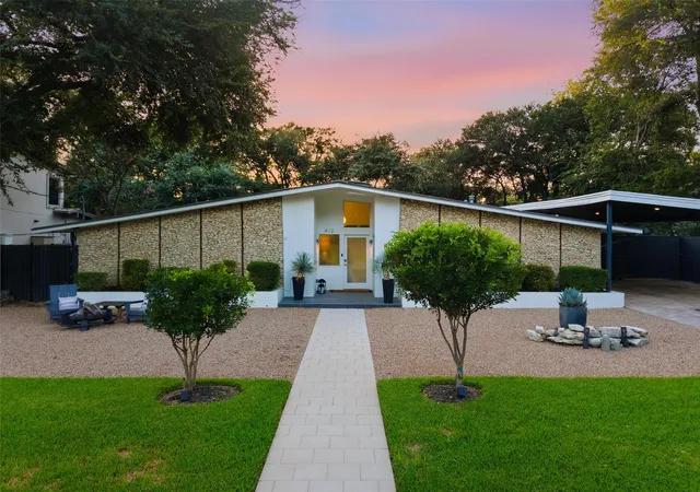 Photo 3 of Single family home for sale at 412 Ridgewood Rd, West Lake Hills, TX 78746 | MLS# 3778936 | Listing updated on 2026-09-24