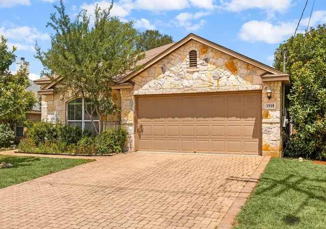 3rd image of 1918 Stonehaven, San Marcos, TX 78666 | MLS# 2602932