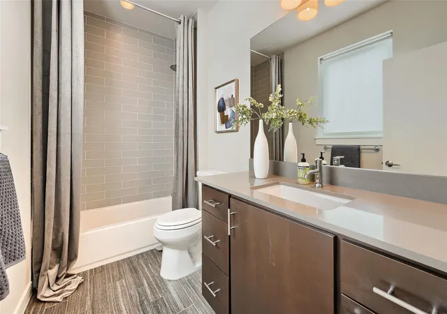 2nd image of 2301 Bluebonnet Ln, Austin, TX 78704