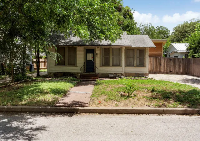 Photo 1 of Single family home for sale at 304 W 42nd Street, Austin, TX 78751 | MLS# 4721427 | Listing updated on 2026-08-25