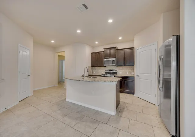 5th image of 7212 Vail Ridge St, Austin, TX 78744 | MLS# 8773029