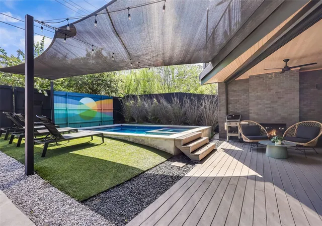 Photo 3 of Sale Pending at 702 W Elizabeth St, Austin, TX 78704 | MLS# 1777566 | Listing updated on 2026-08-31