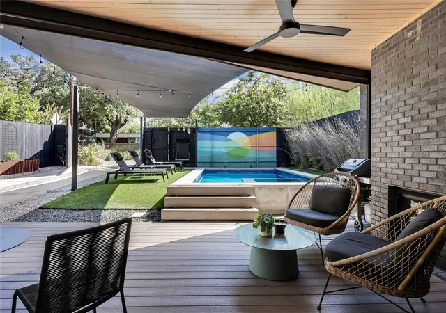 Photo 4 of Sale Pending at 702 W Elizabeth St, Austin, TX 78704 | MLS# 1777566 | Listing updated on 2026-08-31