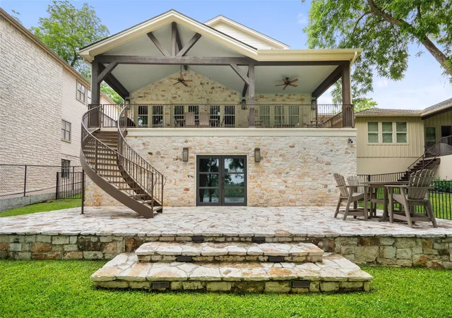 2nd image of 327 Meadowlakes Dr, Meadowlakes, TX 78654 | MLS# 9383068