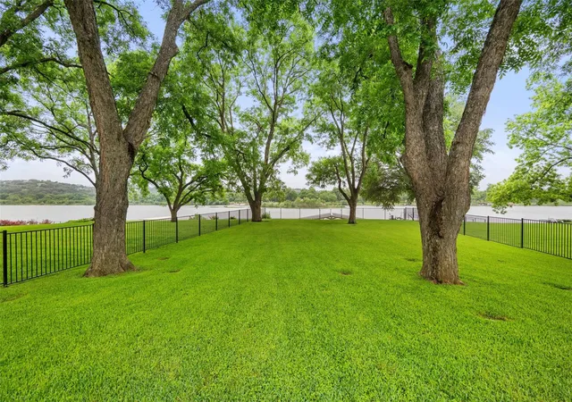 3rd image of 327 Meadowlakes Dr, Meadowlakes, TX 78654 | MLS# 9383068
