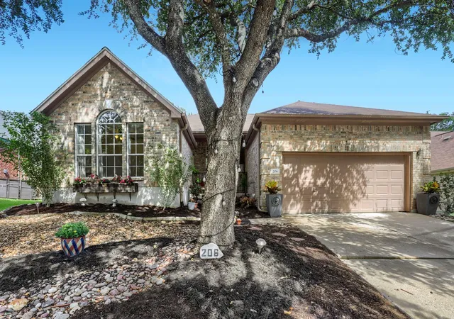 Photo 2 of Sale Pending at 206 Gann St, Georgetown, TX 78626 | MLS# 2511585 | Listing updated on 2026-08-13