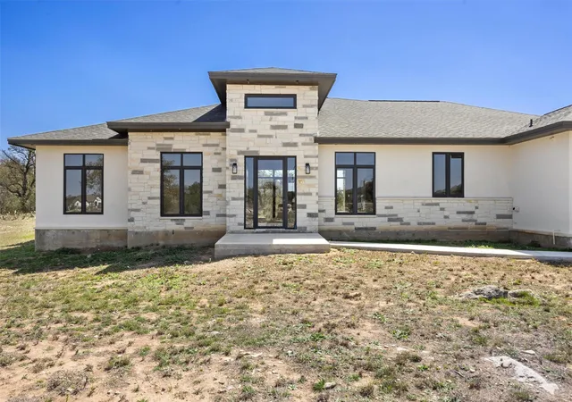 Photo 1 of Single family home for sale at 333 Spicewood Trails Dr, Spicewood, TX 78669 | MLS# 1740588 | Listing updated on 2026-09-05