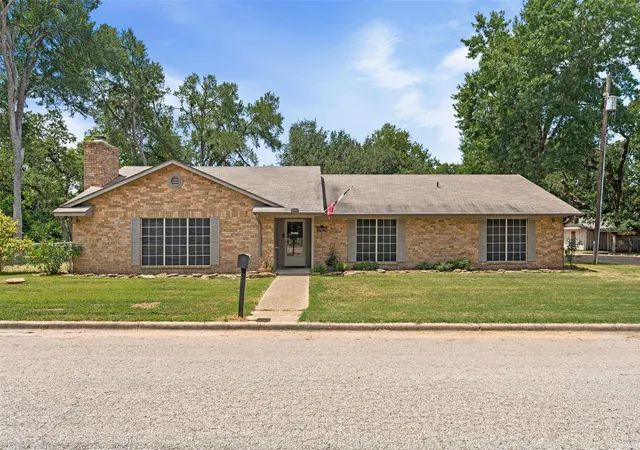 Homes for sale in Cameron, TX | 1101 E 19th St, Cameron, TX 76520 | MLS# 7466204