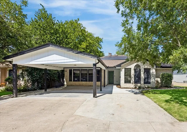 2nd image of 1706 Davis St, Taylor, TX 76574 | MLS# 1483113