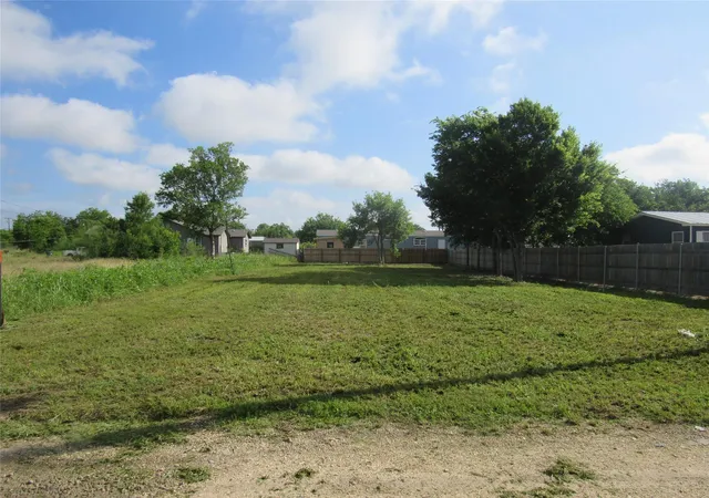 2nd image of 500 Arnold Dr, Bartlett, TX 76511 | MLS# 8947363