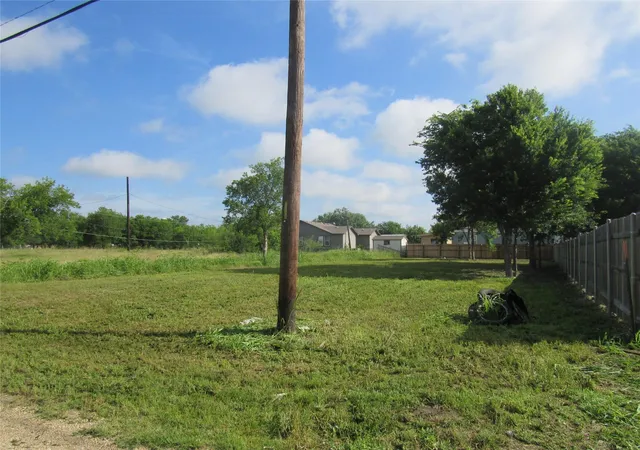 4th image of 500 Arnold Dr, Bartlett, TX 76511 | MLS# 8947363