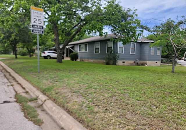 Photo 3 of Single family home for sale at 1028 Ellingson Ln, Austin, TX 78751 | MLS# 9019392 | Listing updated on 2026-08-05