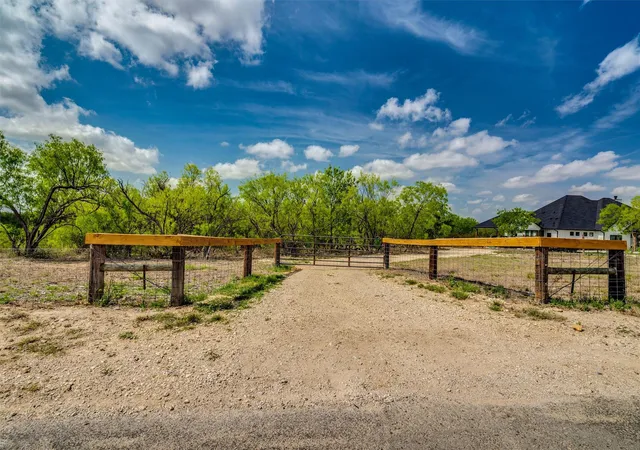 28th image of 4001 Barth Rd, Lockhart, TX 78644 | MLS# 6108207