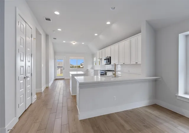 Photo 4 of Single family home for sale at 101 Broken Oak Dr, Liberty Hill, TX 78642 | MLS# 1140650 | Listing updated on 2026-08-04