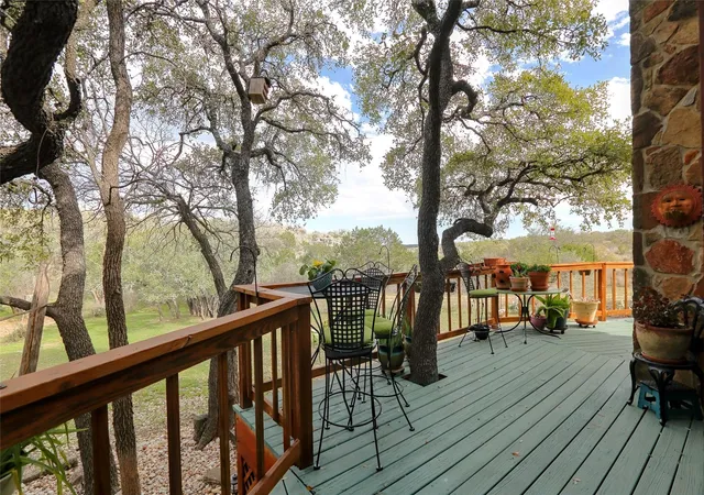 Homes for sale in Spicewood, TX | 601 Echo Dr, Spicewood, TX 78669 | MLS# 2415066
