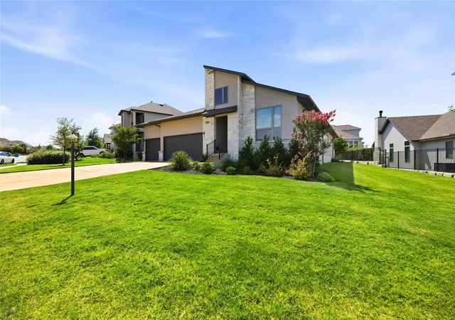 Photo 4 of Single family home for sale at 414 Sitlington Ln, Austin, TX 78738 | MLS# 8137098 | Listing updated on 2026-08-31