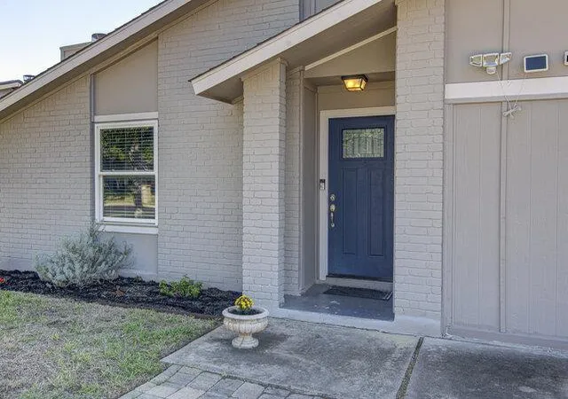 Photo 2 of Single family home for sale at 6901 Skynook Dr, Austin, TX 78745 | MLS# 3038525 | Listing updated on 2026-10-27