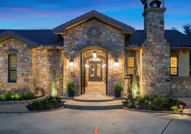 Homes for sale in Marble Falls, TX | 481 Chimney Cove Dr, Marble Falls, TX 78654 | MLS# 3799877