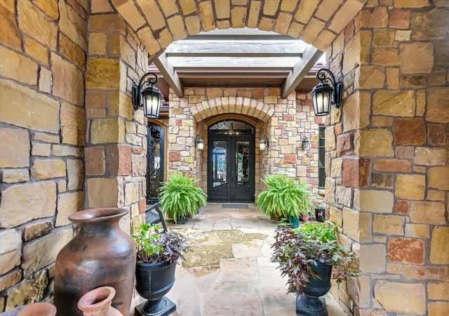 Photo 3 of Single family home for sale at 481 Chimney Cvs Dr, Marble Falls, TX 78654 | MLS# 3799877 | Listing updated on 2026-08-28