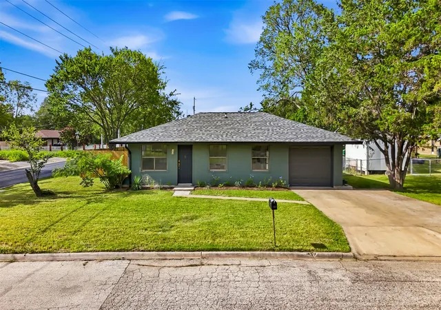 1st image of 609 Magnolia St, Bastrop, TX 78602 | MLS# 8034481