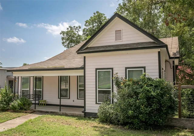 Homes for sale in La Grange, TX | 637 N Washington St, La Grange, TX 78945 | MLS# 8213107