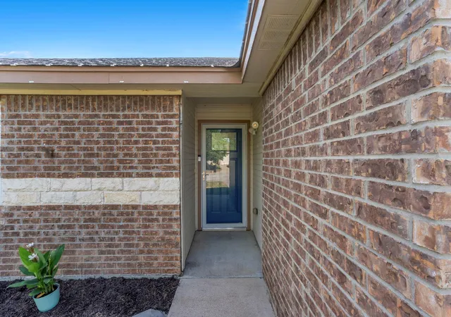 Photo 2 of Single family home for sale at 116 Soapstone Dr, Jarrell, TX 76537 | MLS# 1159491 | Listing updated on 2026-09-03