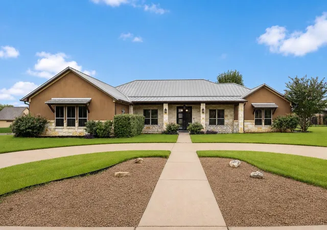 Photo 3 of Single family home for sale at 201 Eagle Valley Ln, Liberty Hill, TX 78642 | MLS# 4995766 | Listing updated on 2026-08-27