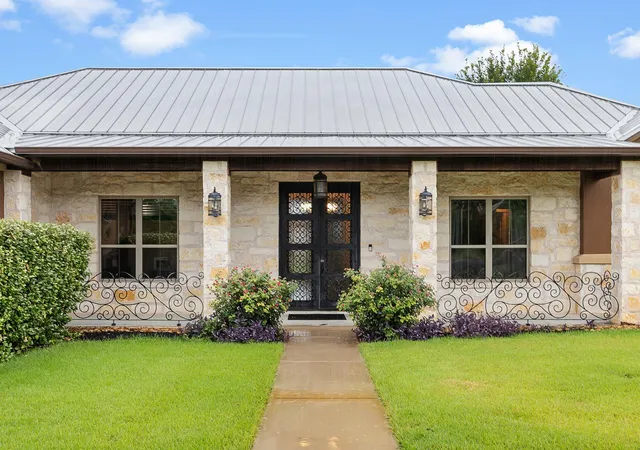 Photo 2 of Single family home for sale at 201 Eagle Valley Ln, Liberty Hill, TX 78642 | MLS# 4995766 | Listing updated on 2026-08-27