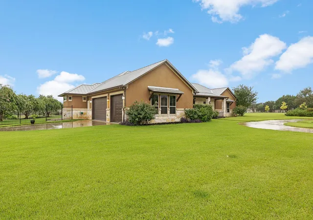 Photo 3 of Single family home for sale at 201 Eagle Valley Ln, Liberty Hill, TX 78642 | MLS# 4995766 | Listing updated on 2026-08-27