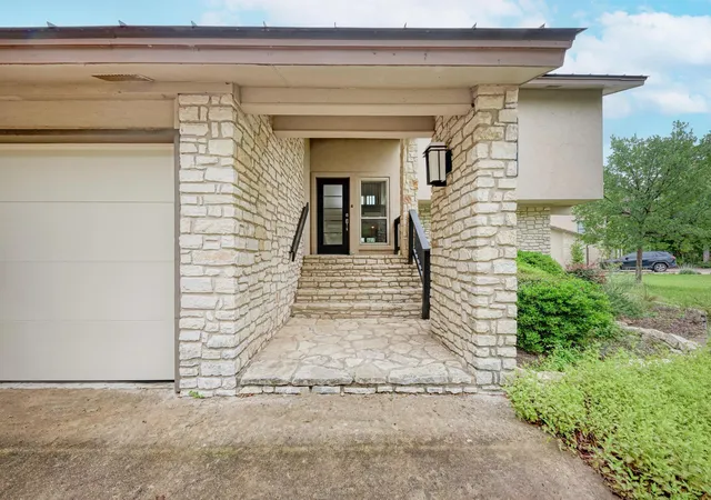 Homes for sale in Horseshoe Bay, TX | 320 Lucy Ln, Horseshoe Bay, TX 78657 | MLS# 8264911