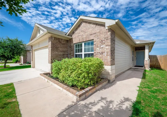 Photo 1 of Single family home for sale at 624 Independence Ave, Liberty Hill, TX 78642 | MLS# 4420747 | Listing updated on 2026-08-11