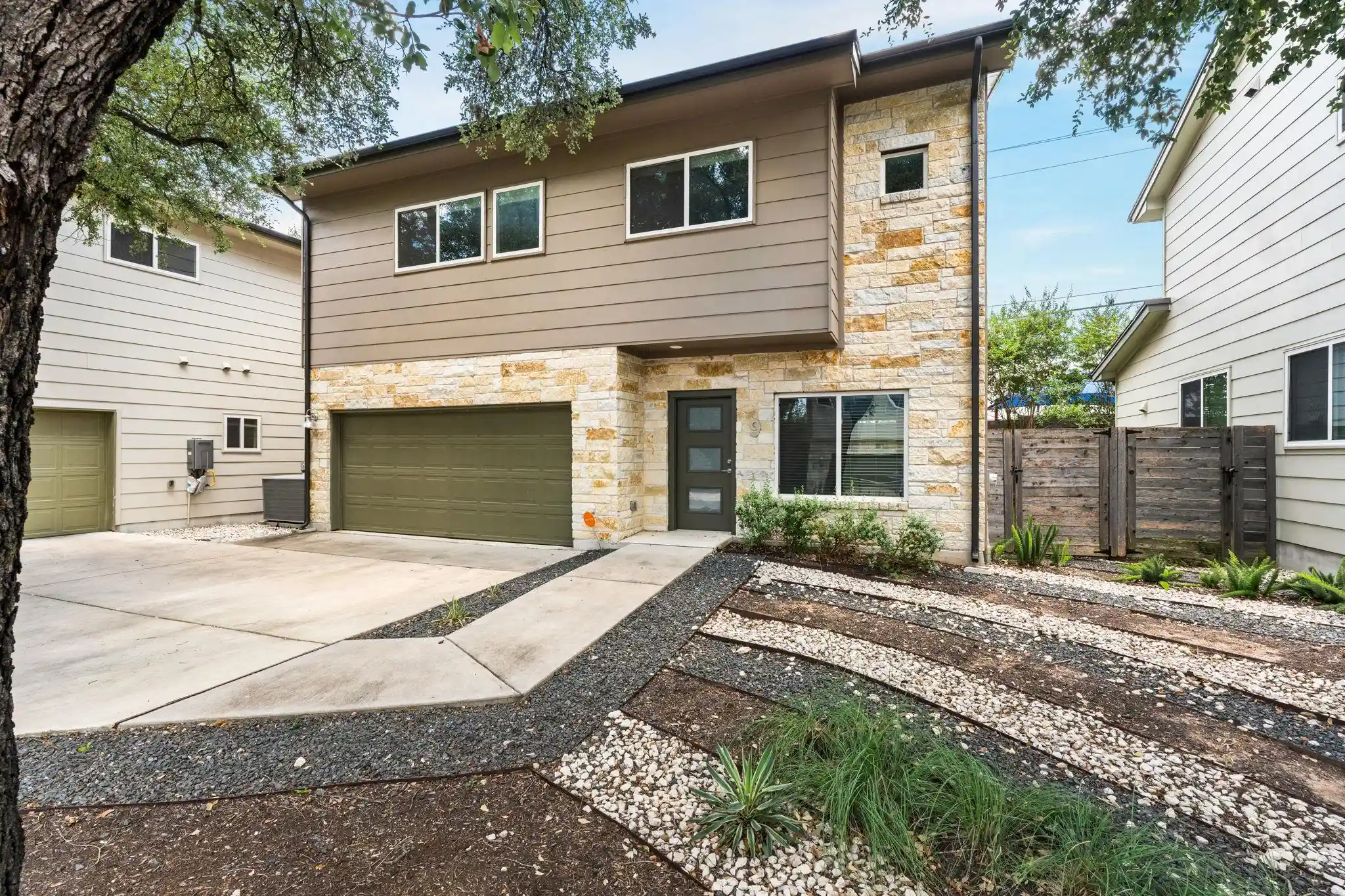 Listing Photo 2 - Condo for sale in 6800 Menchaca Rd located at 6800 Menchaca Rd, Austin, TX 78745 - Unit 6800 Menchaca Rd