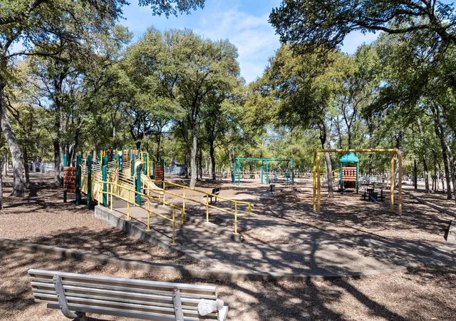 Listing Photo 2 - Condo for sale in building located at 6800 Menchaca Rd, Austin, TX 78745 - Unit #9