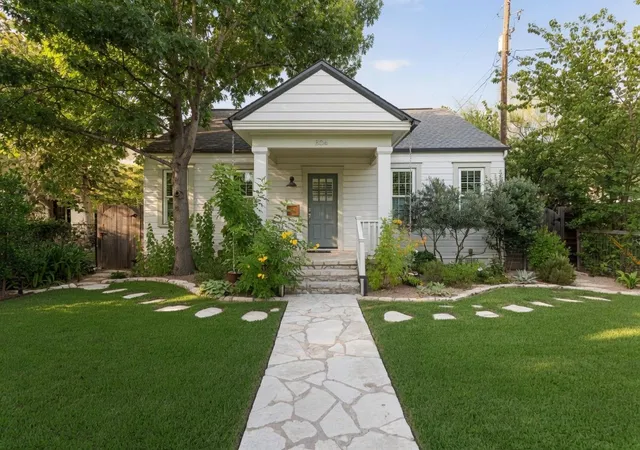Photo 2 of Single family home for sale at 804 W 30 1/2 St, Austin, TX 78705 | MLS# 4684472 | Listing updated on 2026-08-12