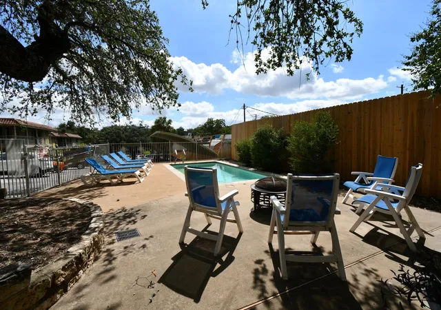 image of 2302 E Side Dr, Austin, TX 78704