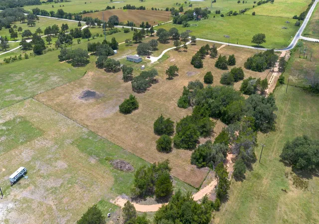 Homes for sale in Flatonia, TX | 1021 E Old Hallettsville Rd, Flatonia, TX 78941 | MLS# 5923982