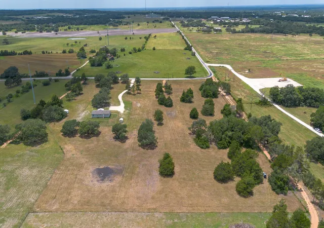 Homes for sale in Flatonia, TX | 1021 E Old Hallettsville Rd, Flatonia, TX 78941 | MLS# 5923982