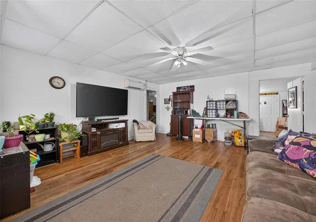 Photo 3 of Single family home for sale at 203 Hudgins St, Smithville, TX 78957 | MLS# 3157976 | Listing updated on 2026-08-19