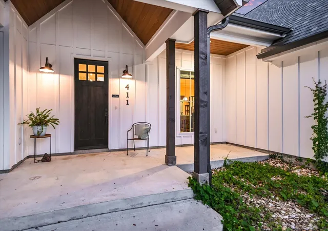 Photo 2 of Single family home for sale at 411 Whitetail Dr, Manchaca, TX 78652 | MLS# 5700152 | Listing updated on 2026-09-24