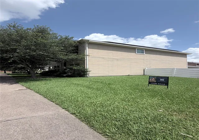 Photo 4 of Single family home for sale at 11932 Jelicoe Dr, Houston, TX 77047 | MLS# 7068897 | Listing updated on 2026-09-03