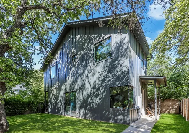 Listing Photo 5 - Condo for sale in building located at 706 Valdez St, Austin, TX 78741 - Unit #2