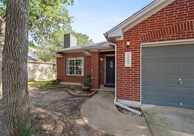 Photo 2 of Single family home for sale at 1005 Haleys Way Dr, Buda, TX 78610 | MLS# 3970715 | Listing updated on 2026-09-21