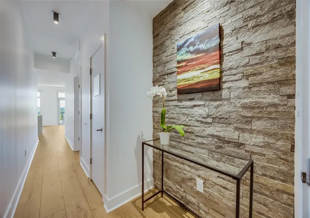 2nd image of 603 Davis St, Austin, TX 78701
